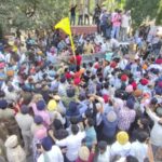 ਮੋਹਾਲੀ-ਚੰਡੀਗੜ੍ਹ ਬਾਰਡਰ ‘ਤੇ ਕਿਸਾਨਾਂ ਤੇ ਪੁਲਿਸ ਵਿਚ ਤਣਾਅ, ਬੈਰੀਕੇਡ ਤੋੜ ਕੇ ਕਿਸਾਨ ਪਹੁੰਚੇ ਚੰਡੀਗੜ੍ਹ – ਯਾਤਰੀ ਪਰੇਸ਼ਾਨ